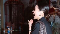 Alyssa Daguise terkejut melihat tiga sahabatnya, termasuk Aaliyah Massaid mempersiapkan bridal shower untuknya, dilihat di Instagram Story pribadinya, Jumat (6/6/2025). Foto: dok. Instagram Story Alyssa Daguise