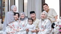 Udah 2026 masih aje ngurusin hidup orang, emang kenapa kalau adek gue hamil lagi?. Benar-benar ah, ah... keterlaluan lu pade ye, pengen ya punya kakak kayak kite, sampe orang hamil lu usilin, gile bener dah udah, tulis Ayu dalam Instagram Story pribadinya. Foto: instagram Ayu Ting Ting