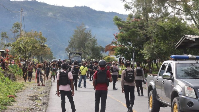 Bentrokan 2 kelompok pendukung paslon Pilkada Puncak Jaya yang terjadi pada 5 Juni 2025.