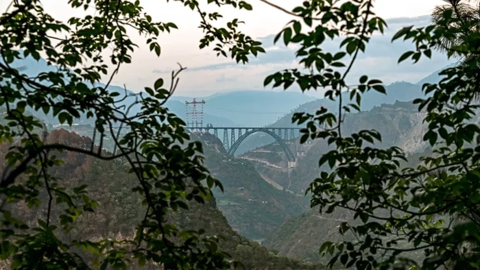 Chenab Bridge, jembatan kereta api tertinggi di dunia