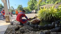 Kejadian tersebut terjadi sekitar pukul 05.45 WIB, sesaat sebelum salat Idul Adha dimulai.