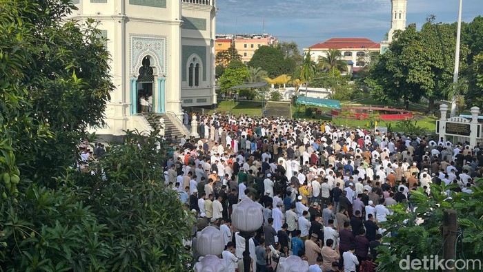 Suasana pelaksanaan salat Idul Adha di Masjid Raya Medan