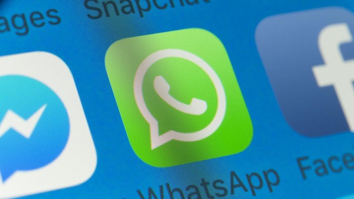 London, UK - August 01, 2018: The buttons of WhatsApp, Facebook, Messenger, Snapchat and Messages on the screen of an iPhone.