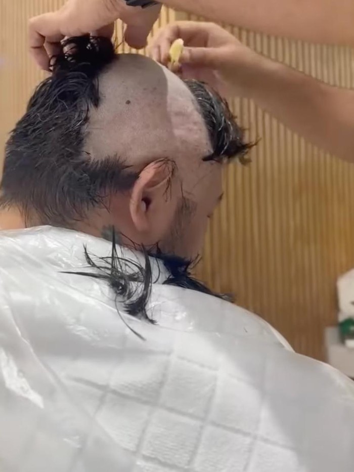 Ivan Gunawan saat menjalankan ibadah haji