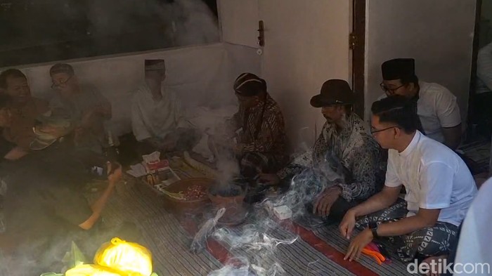 Jamasan Keris Mbah Jimat di Lamongan