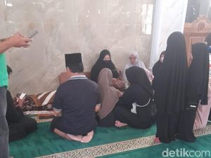 Momen Ustaz Yahya Waloni Ambruk Saat Khotbah Jumat hingga Meninggal di Masjid