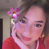 Jennifer Coppen menyaksikan pertandingan timnas Indonesia versus China dalam matchday ke-9 Grup C babak ketiga Kualifikasi Piala Dunia 2026. Ia pun datang ke GBK untuk mendukung teman dekatnya, Justin Hubner.Foto: TikTok