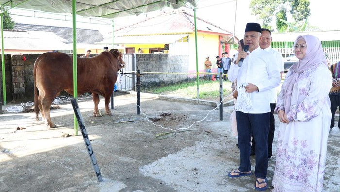 Kapolda Babel Irjen Hendro Pandowo di tempat pemotongan hewan kurban di Masjid Salsabilah Aspol Jalan Selan.
