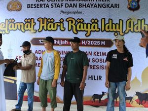 Polres Inhil Riau Bagikan 720 Paket Daging Kurban di Momen Idul Adha