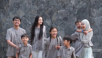 6 Momen Zaskia Mecca Foto Bareng 6 Anak saat Idul Adha: Ibu Rasa Kakak