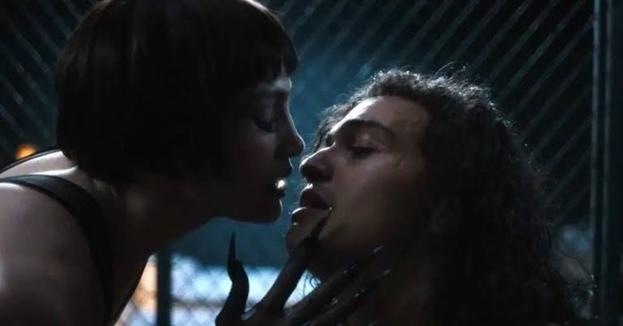 Cuplikan adegan dalam film Kiss of the Spider Woman.