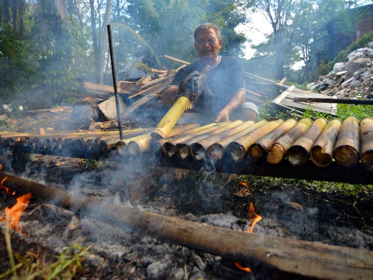 Lamang Bambu Jadi Primadona Saat Idul Adha di Padang
