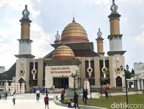 Masjid Agung Sukabumi Bagikan 10.000 Kupon Daging Kurban ke Warga