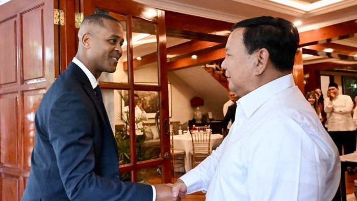 Presiden Prabowo Subianto mengundang punggawa Timnas Sepakbola Indonesia makan siang di kediaman pribadi, Jumat (6/6/2025). Pemain timnas diundang usai mengalahkan China.
