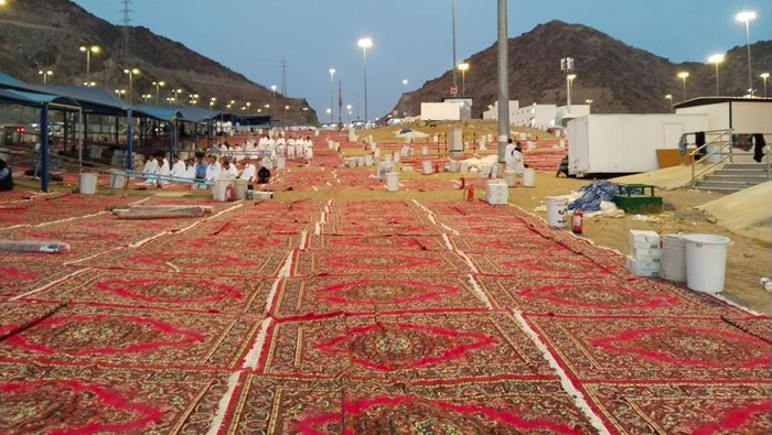 Muzdalifah merupakan padang pasir yang terletak di antara Arafah dan Mina. (Haris/detikcom)