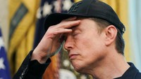 Protes anti-Musk yang meluas di gerai-gerai Tesla di seluruh AS dan Eropa berkontribusi terhadap penurunan penjualan dan jatuhnya harga saham perusahaan. Usaha lainnya, termasuk SpaceX dan Starlink, juga mendapat sorotan karena hubungan dekatnya dengan Trump. Foto: REUTERS/Nathan Howard