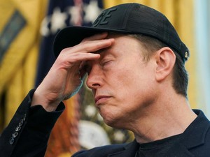 Elon Musk Tak Lagi Triliuner, Saham SpaceX Ambles 30%