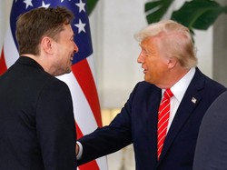 Donald Trump Sebut Elon Musk Sudah Gila