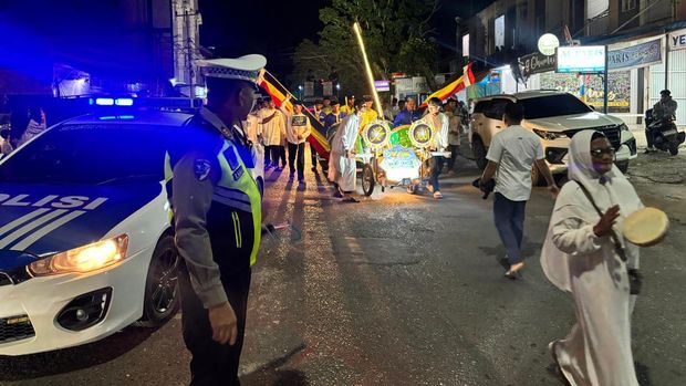 Pawai takbir keliling di Kuansing, Riau mendapatkan pengawalan polisi