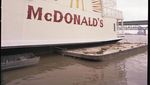 Penampakan McDonalds Terapung Pertama di Dunia yang Disebut Norak