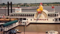 Namun, McDonald’s tetap melanjutkan proyeknya. Dengan luas hanya sekitar 36 meter persegi dan didukung tim kecil, restoran tersebut akhirnya menjadi favorit warga setempat. Foto: Site News