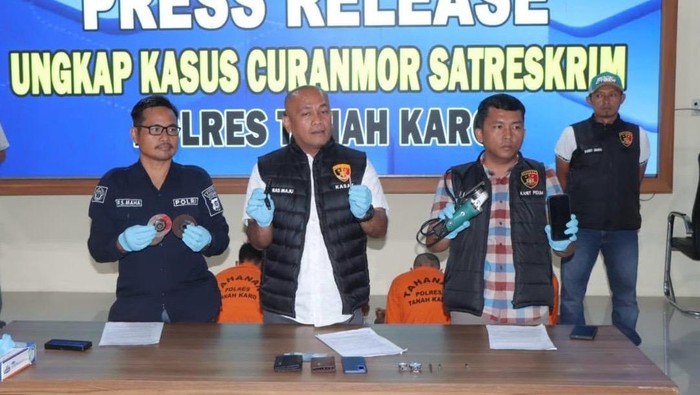 Polres Tanah Karo saat merilis kasus sindikat pencurian motor.