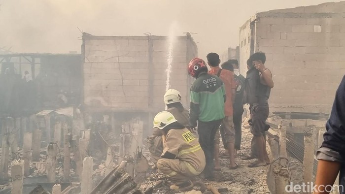 Permukiman padat di Penjaringan, Jakarta Utara kebakaran. (Taufiq/detikcom)