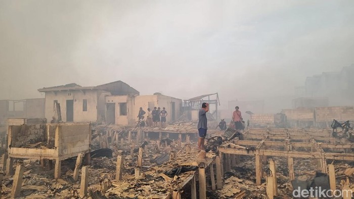 Permukiman padat di Penjaringan, Jakarta Utara kebakaran. (Taufiq/detikcom)