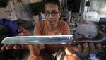 Pisau Tajam dari Limbah Logam, Karya Kreatif Perajin Kediri