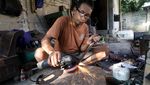 Pisau Tajam dari Limbah Logam, Karya Kreatif Perajin Kediri