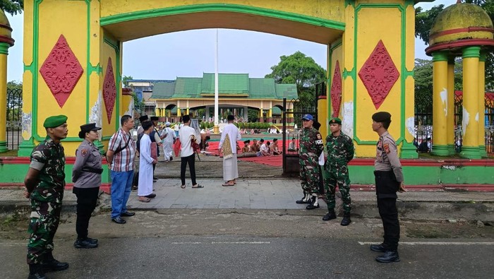 Polres Inhil melaksanakan pengamanan Idul Adha 1446 H/2025 M.