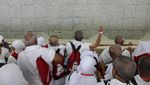 Potret Jemaah Haji Melempar Jumrah di Mina, Simbol Perangi Setan