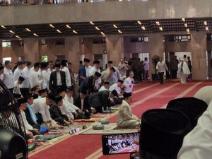 Prabowo dan Gibran Sholat Idul Adha di Tempat Berbeda