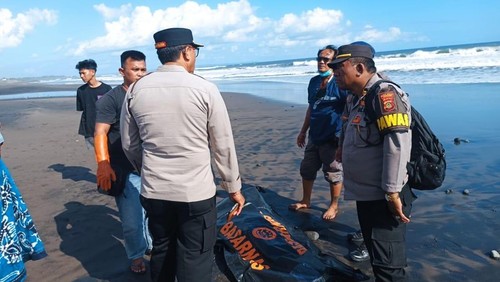 Penemuan mayat pria asal Bandung di pinggir Pantai Tampih Kawan, Desa Pangkung Tibah, Kecamatan Kediri pada Jumat (6/6/2025).