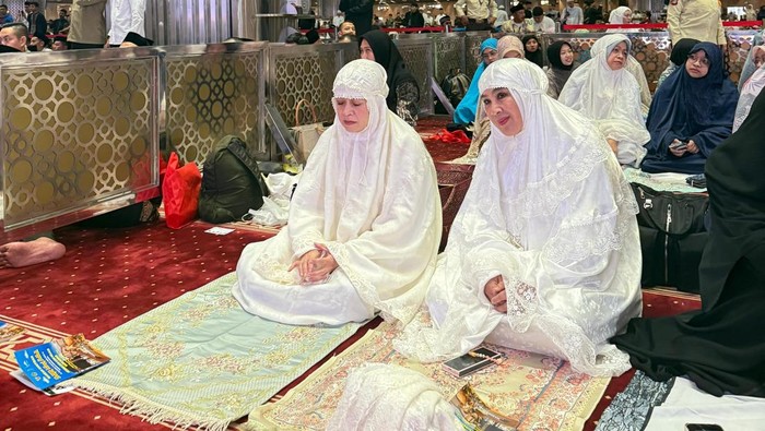 Ketua DPR Puan Maharani melaksanakan salat Idul Adha 1446 H di Masjid Istiqlal, Jakarta Pusat, Jumat (6/6/2025).
