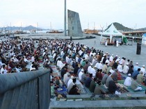 Ribuan Umat Islam Salat Idul Adha di Tepi Laut Labuan Bajo