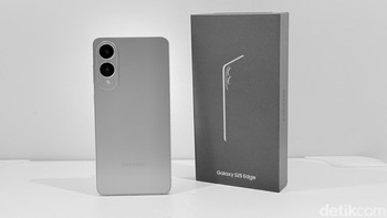 Samsung Indonesia telah mengumumkan harga resmi untuk Galaxy S25 Edge: 12 GB / 256 GB: Rp 18.499.000, 12 GB / 512 GB: Rp 19.499.000 Foto: Adi Fida Rahman/detikINET