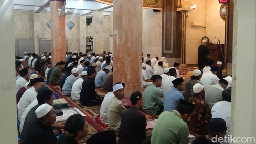 Suasana salat Idul Adha 1446 H/2025 M di Masjid Besar Al-Huda, Kecamatan Kediri, Tabanan, Bali, Jumat (6/6/2025). (Foto: Krisna Pradipta/detikBali)