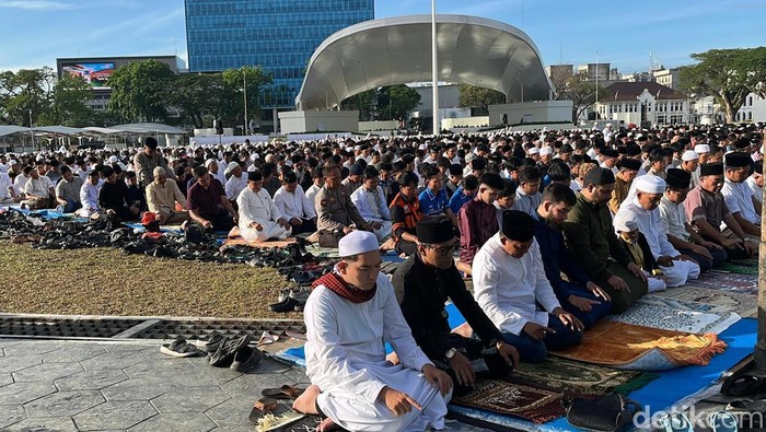 Suasana salat Idul Adha di Lapangan Merdeka Medan
