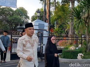 Pesan Walkot Eri Usai Salat Id di Balai Kota Surabaya