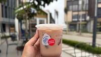 Ada juga teh yang memberikan efek rileks pada tubuh. Kamu bisa pilih varian Cloudy Roasted Milk Tea seharga Rp 35.000. Foto: detikcom/Riska Fitria