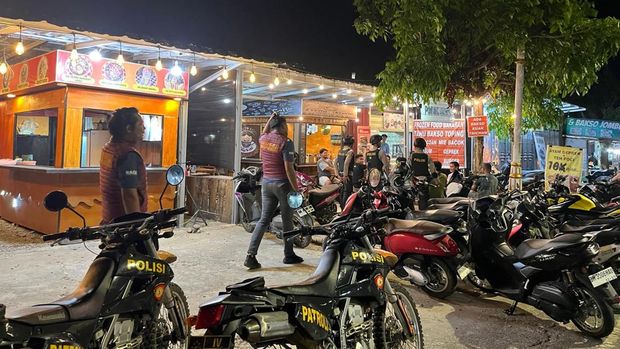 Tim Raga Polres Rohul, Riau turun ke jalan mengamankan malam takbiran.