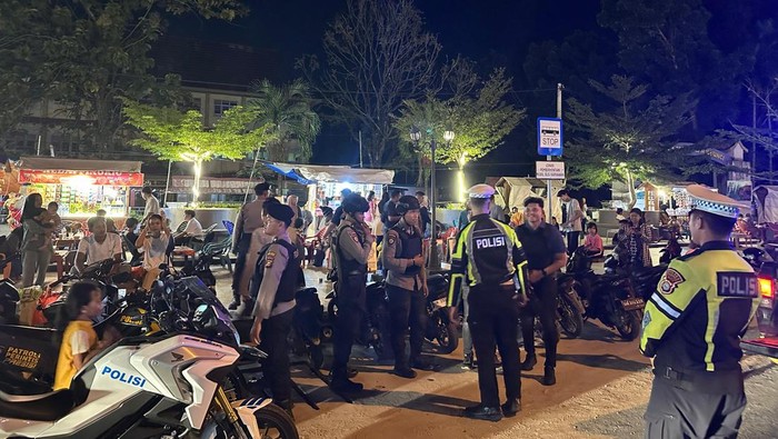 Tim Raga turun mengamankan malam takbiran di Pelalawan, Riau.