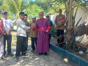 Uskup Sumbang Sapi Kurban untuk Umat Muslim Labuan Bajo