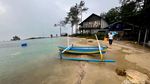 Menikmati Wisata Pantai dengan Pemandangan Gunung Arjuno Welirang