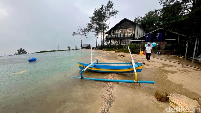 Wisata Pantai dengan Pemandangan Gunung Arjuno Welirang Wisata Pantai dengan Pemandangan Gunung Arjuno Welirang
