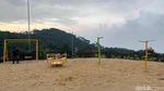 Menikmati Wisata Pantai dengan Pemandangan Gunung Arjuno Welirang