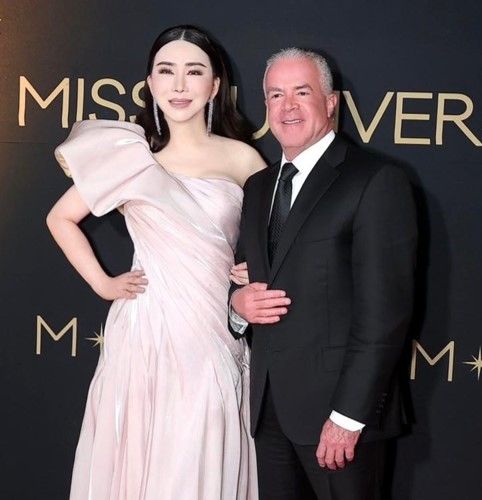 Anne Jakrajutatip dan Raul Rocha