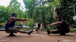 Bukan di Gym, Mereka Berotot di Taman Kota