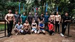Bukan di Gym, Mereka Berotot di Taman Kota